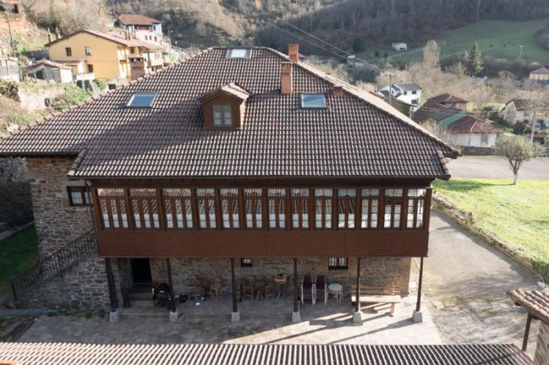 Hotel en Venta en  Lena, Asturias